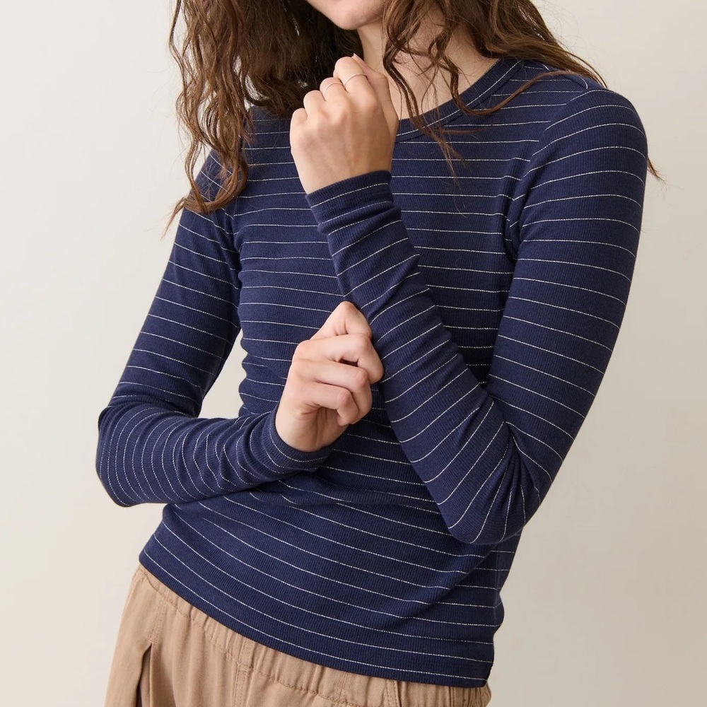 Marine Layer Lexi Rib Sun-in Longsleeve Crew Tee in Navy/Gold - casual basics